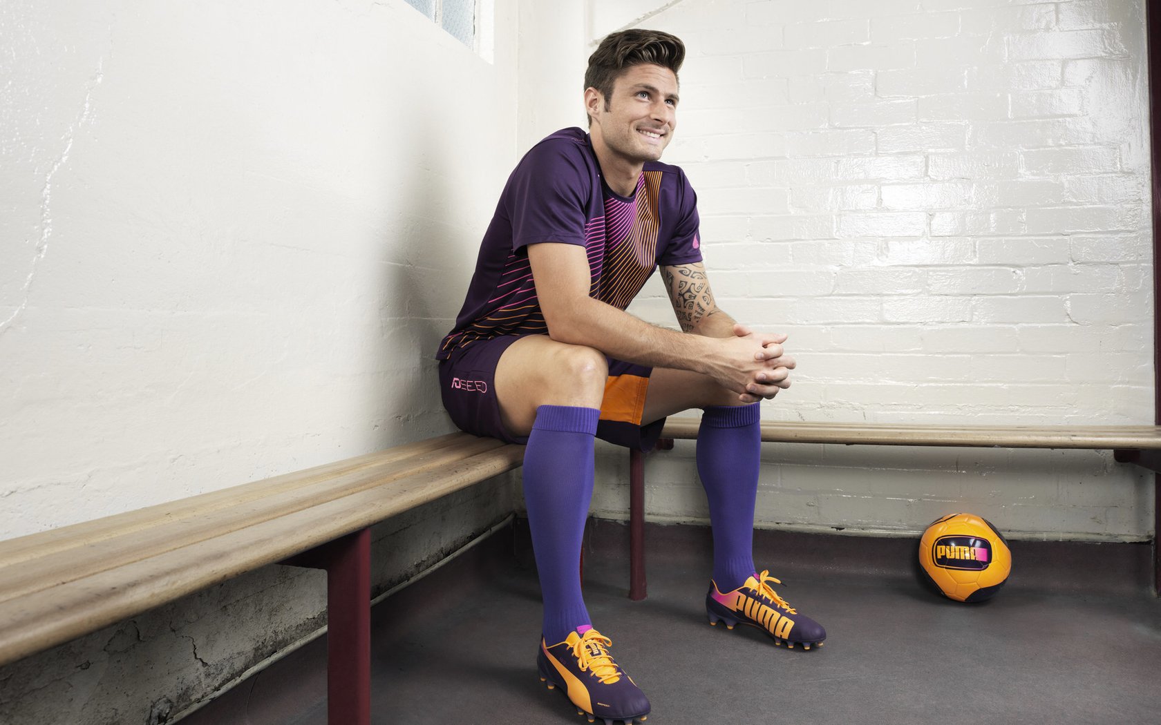 球场下的训练铸就赛场的辉煌，训练场上的球员应该用什么精神形容